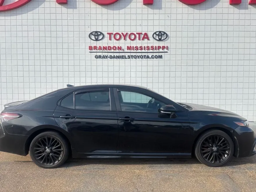 2022 Toyota Camry SE photo 1