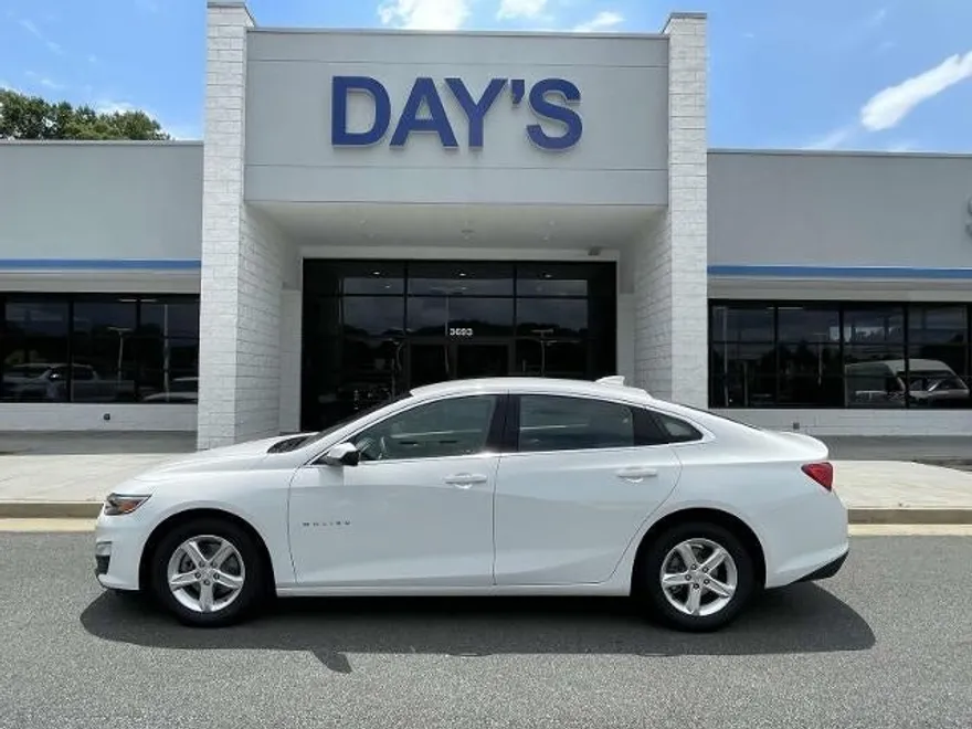 2023 Chevrolet Malibu 1LT photo 1