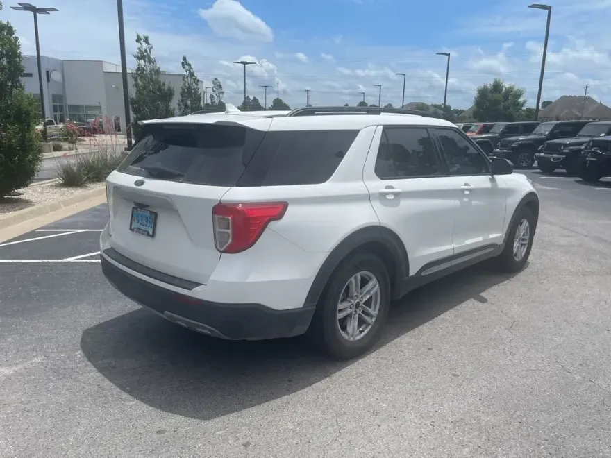 2021 Ford Explorer XLT photo 1