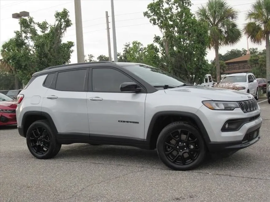 2024 Jeep Compass Latitude photo 1