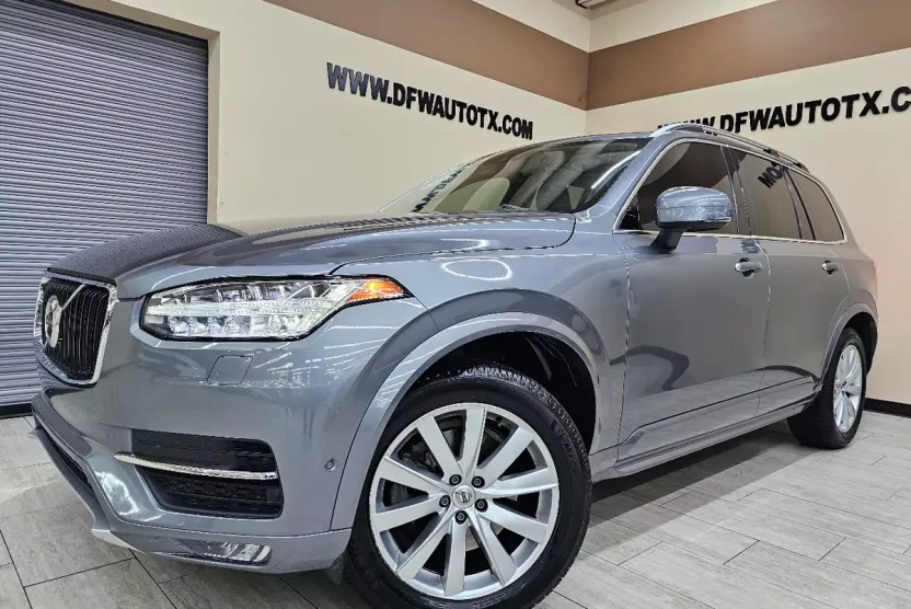 2016 Volvo XC90 T6 Momentum photo 1