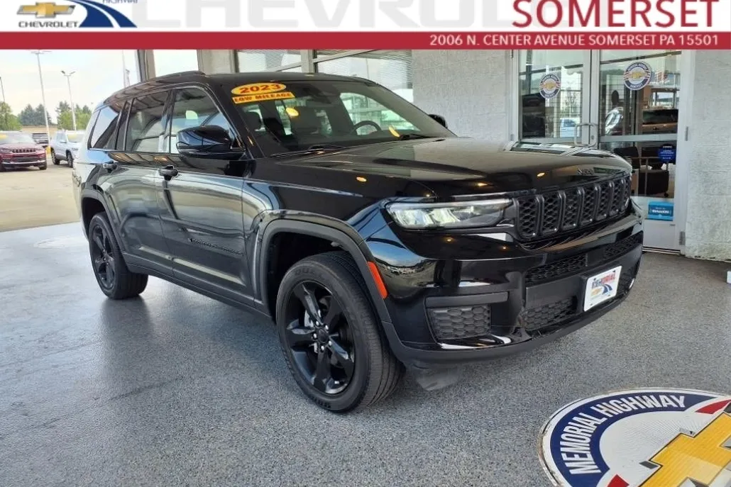 2023 Jeep Grand Cherokee Altitude photo 1