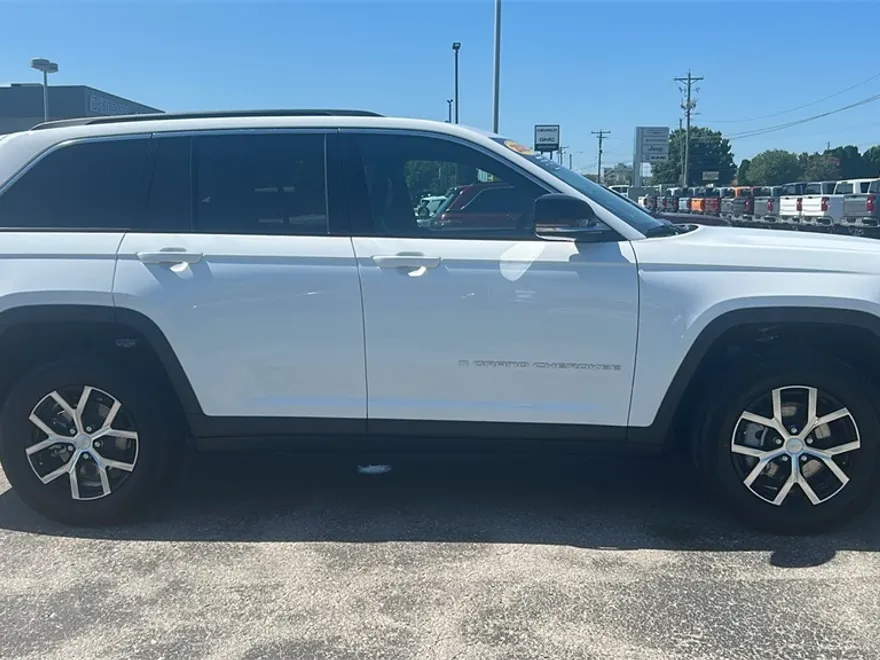 2025 Jeep Grand Cherokee Limited photo 1