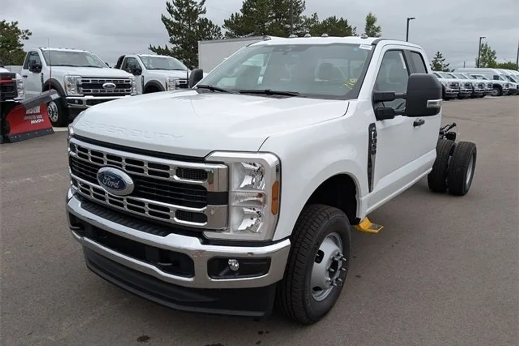 2025 Ford F-350 photo 1