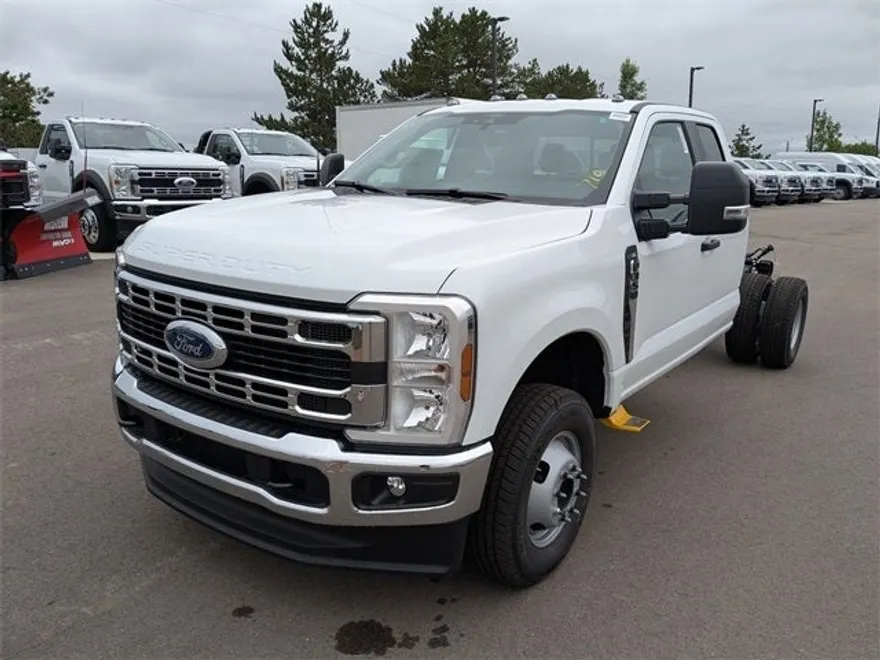 2025 Ford F-350 photo 1