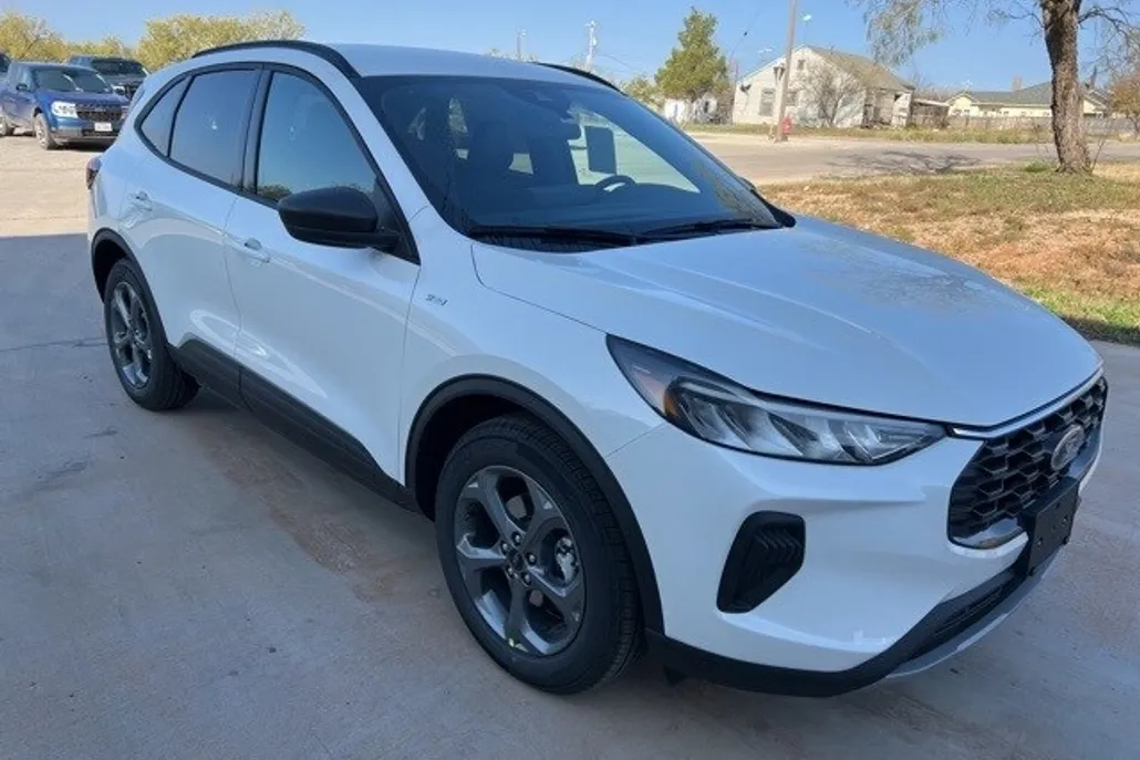 2025 Ford Escape ST-Line photo 1