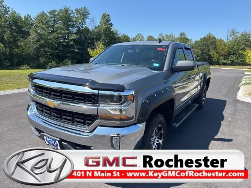 2017 Chevrolet Silverado 1500 LT photo 1