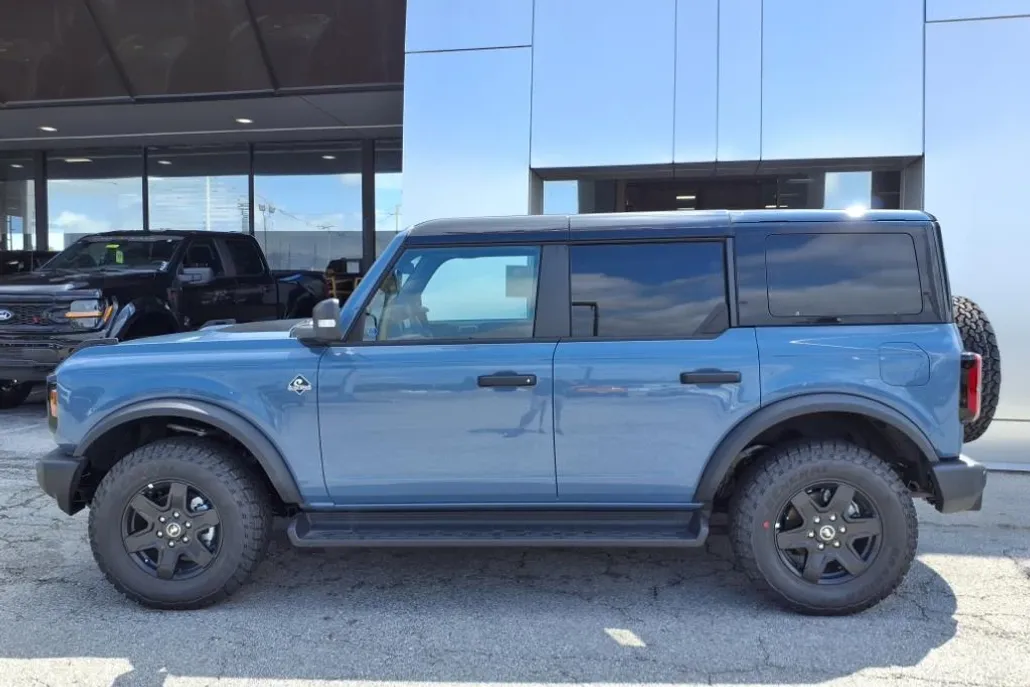 2025 Ford Bronco Outer Banks photo 1