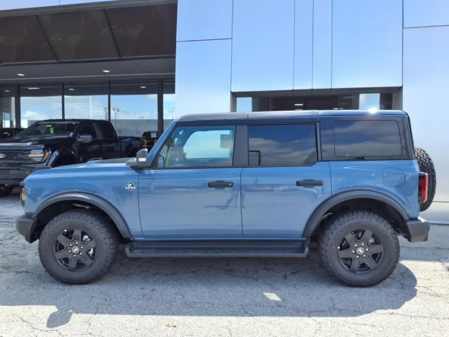 2025 Ford Bronco Outer Banks photo 1