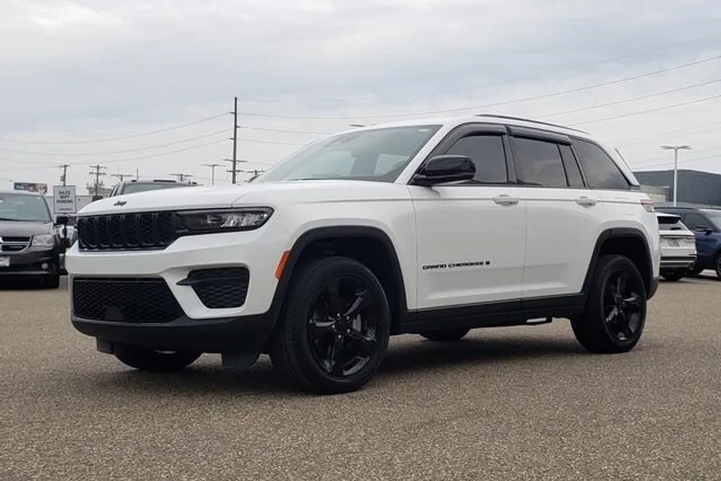 2023 Jeep Grand Cherokee Altitude photo 1