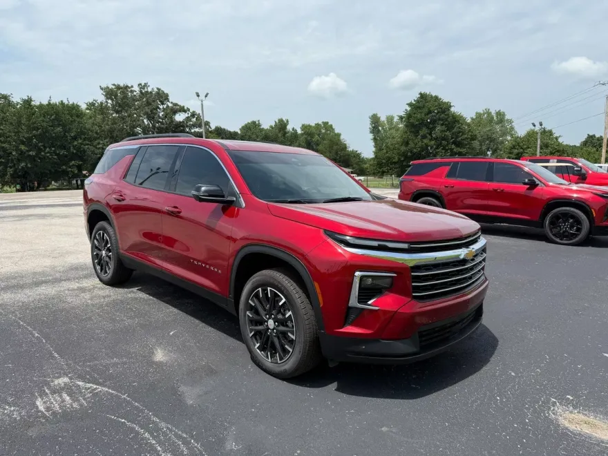 2025 Chevrolet Traverse photo 1