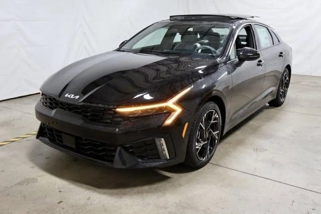 2025 Kia K5 GT-Line photo 1