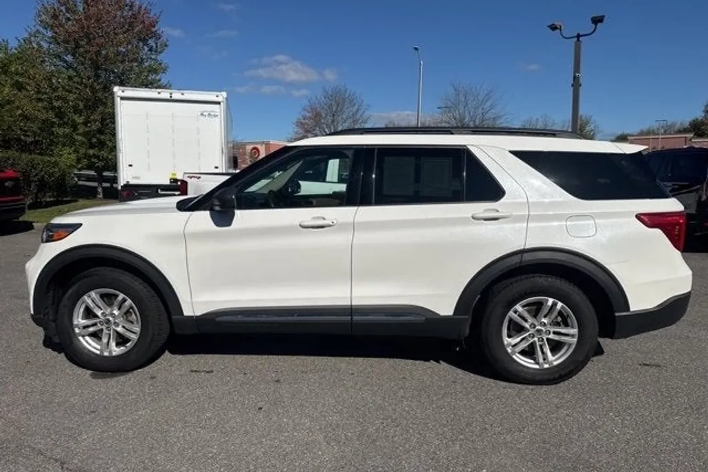 2020 Ford Explorer XLT photo 1