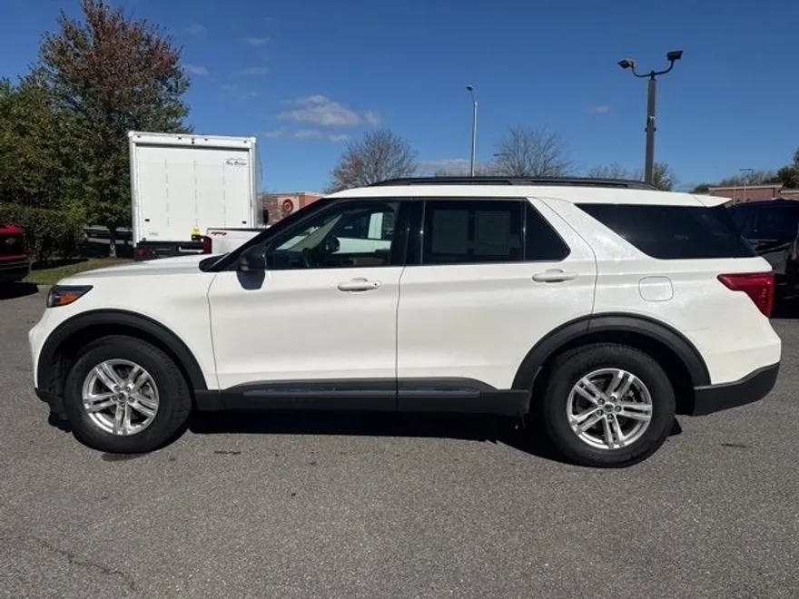 2020 Ford Explorer XLT photo 1