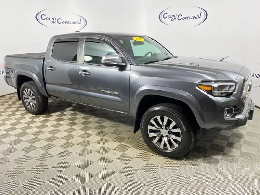 2023 Toyota Tacoma Limited photo 1