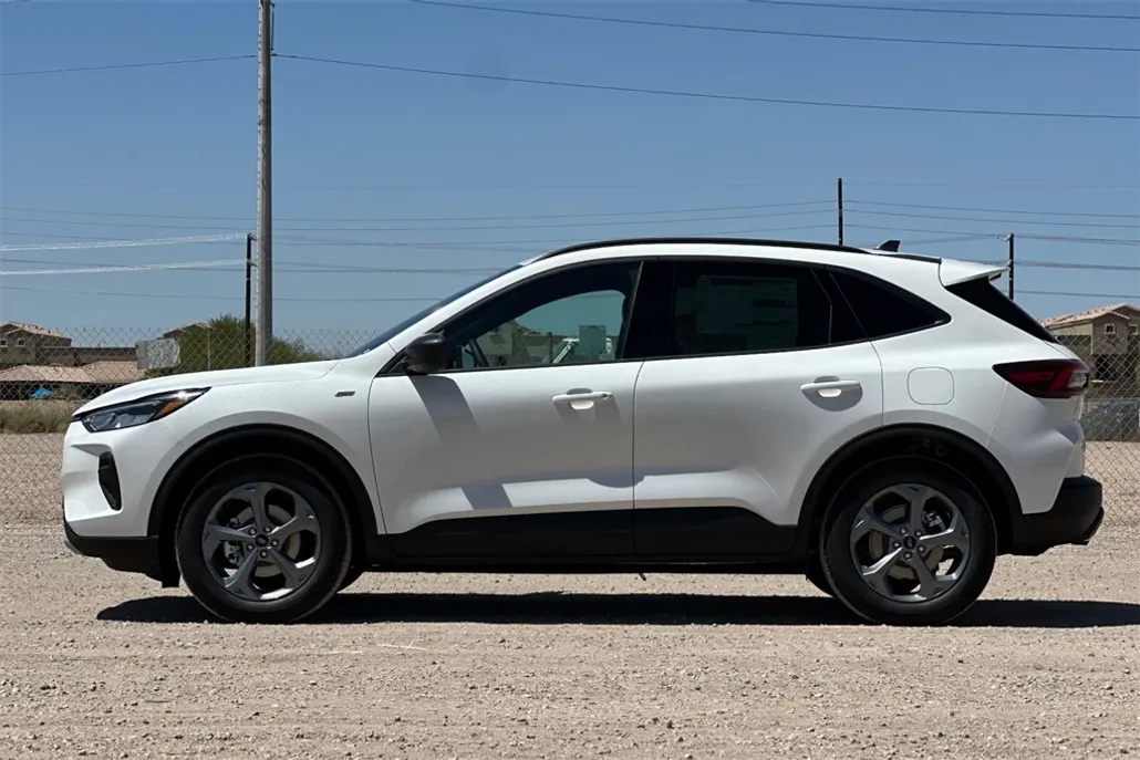 2025 Ford Escape ST-Line photo 1