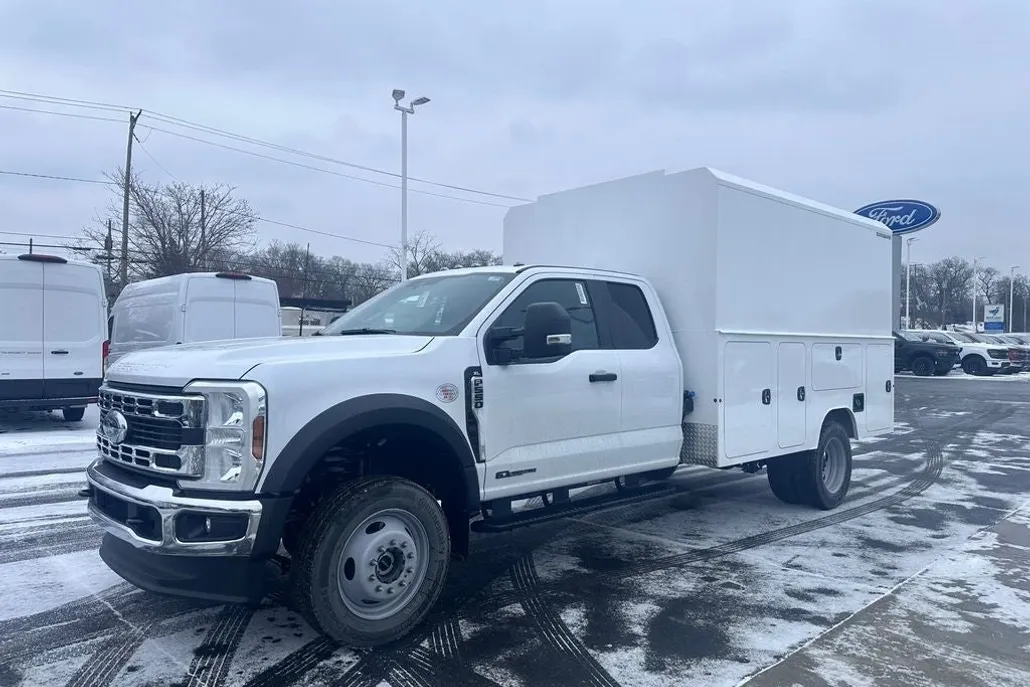 2024 Ford F-550 photo 1