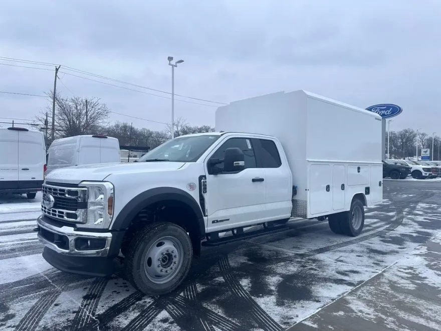 2024 Ford F-550 photo 1