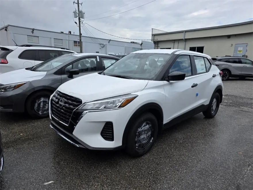 2025 Nissan Kicks Play S photo 1
