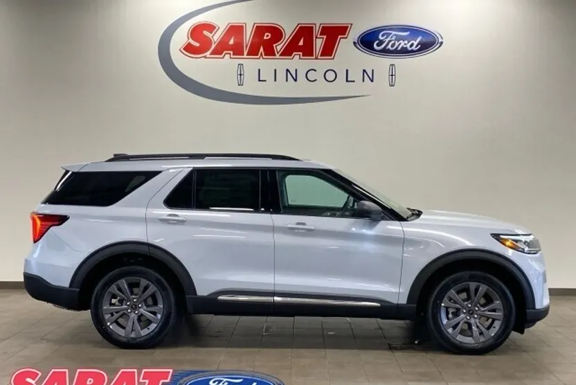 2025 Ford Explorer photo 1