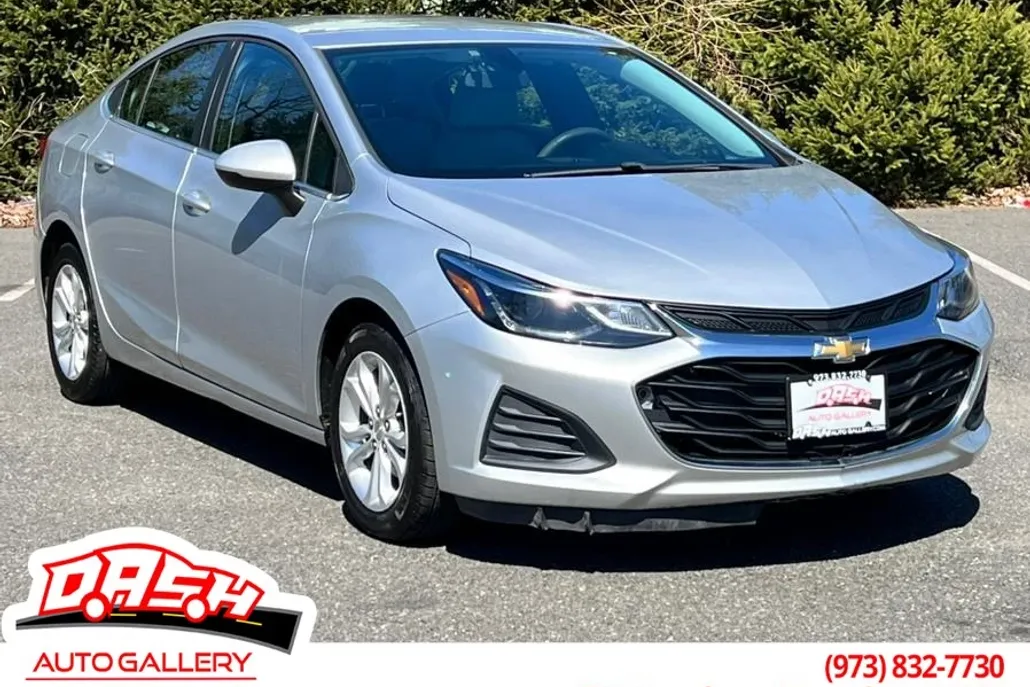 2019 Chevrolet Cruze LT photo 1