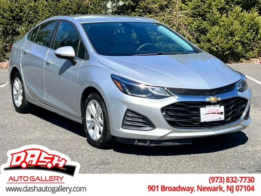 2019 Chevrolet Cruze LT photo 1