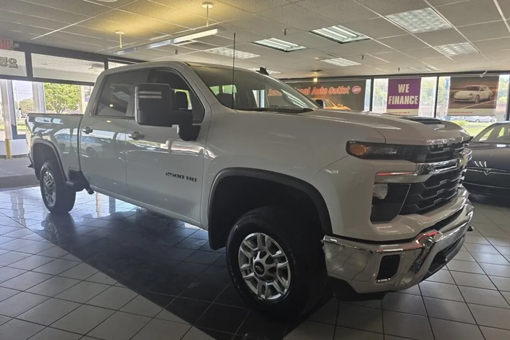 2024 Chevrolet Silverado 2500HD photo 1