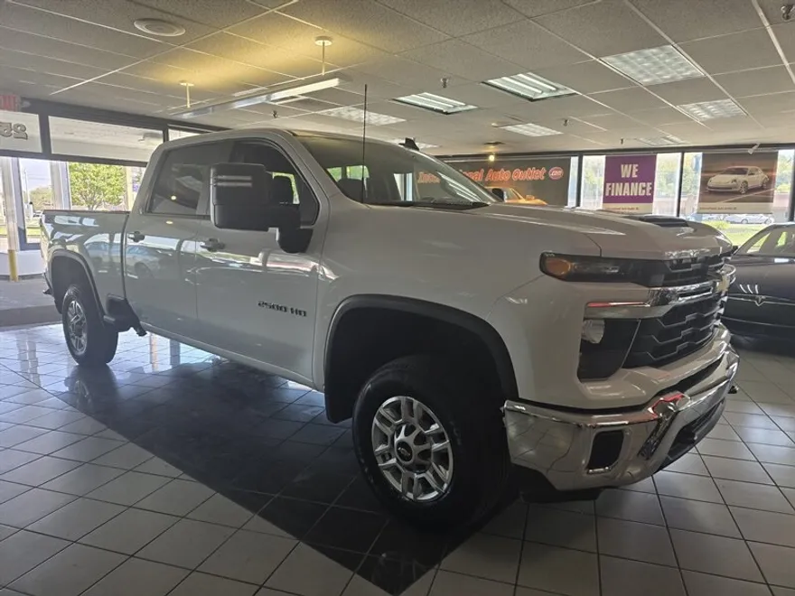 2024 Chevrolet Silverado 2500HD photo 1