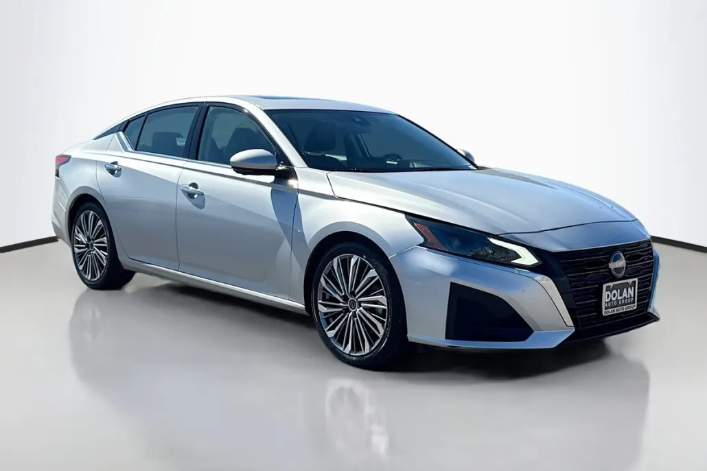 2023 Nissan Altima 2.5 SL photo 1