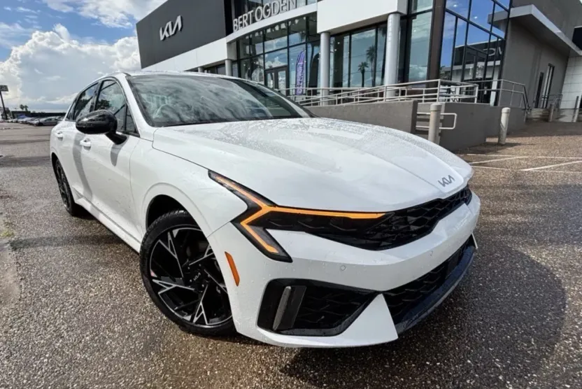 2026 Kia K5 GT-Line photo 1