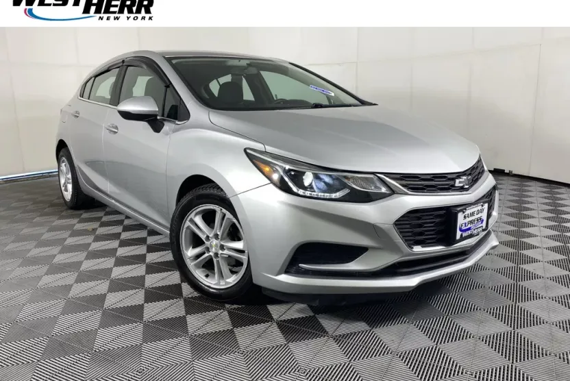 2018 Chevrolet Cruze LT photo 1