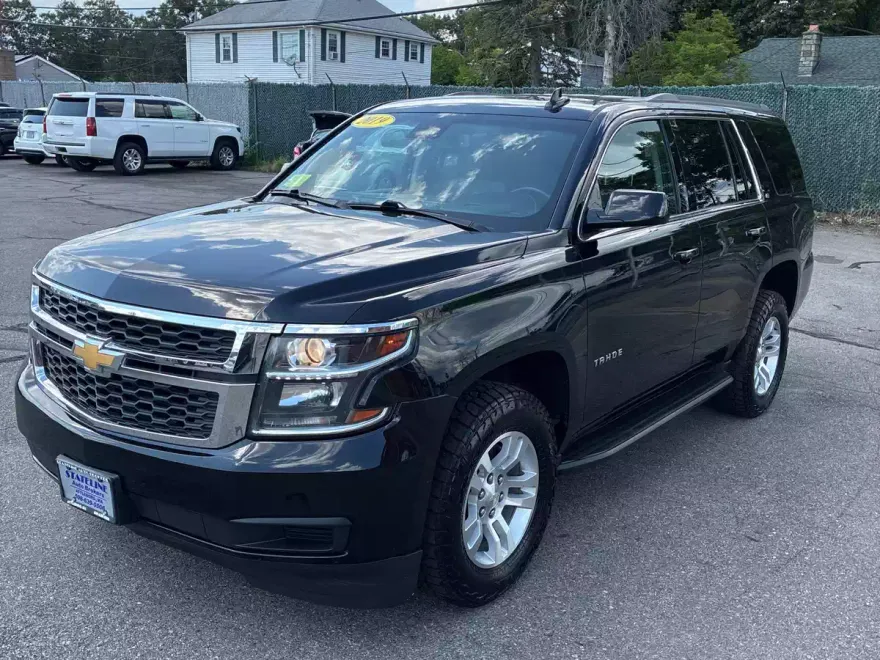 2019 Chevrolet Tahoe LT photo 1