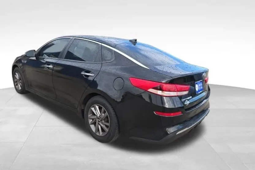 2020 Kia Optima LX photo 1
