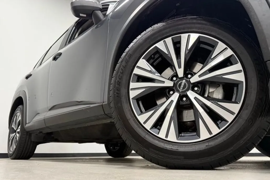 2023 Nissan Rogue SV photo 1