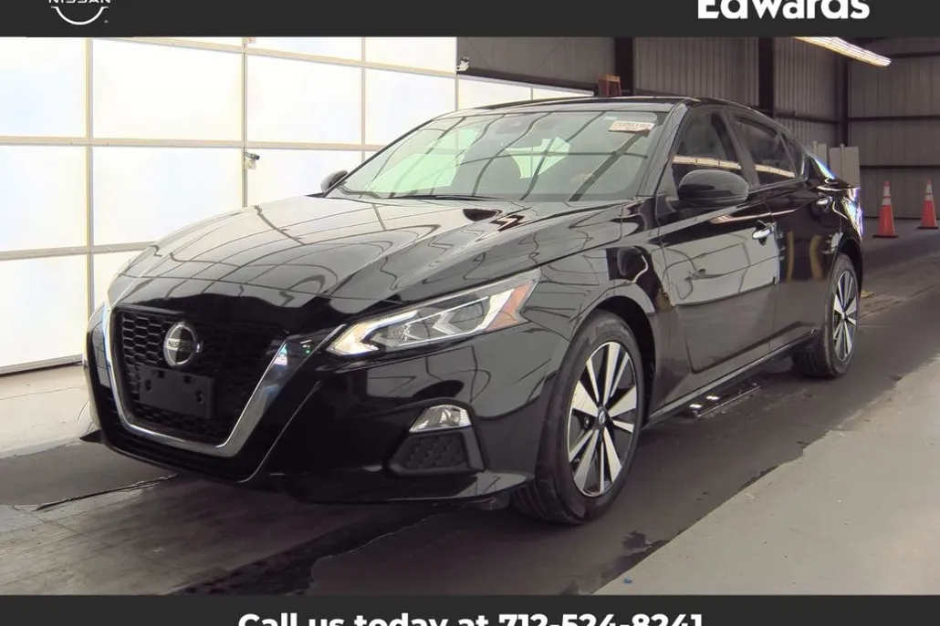 2022 Nissan Altima 2.5 SV photo 1