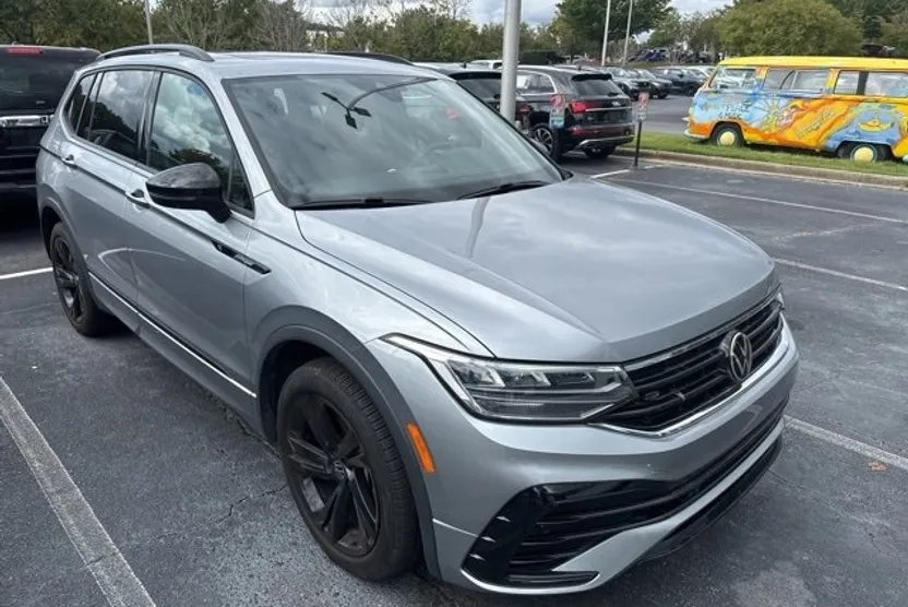 2023 Volkswagen Tiguan SE R-Line Black photo 1