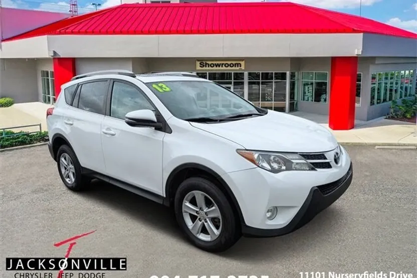 2013 Toyota RAV4 XLE photo 1