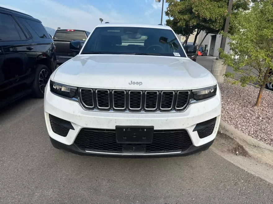 2024 Jeep Grand Cherokee Laredo photo 1
