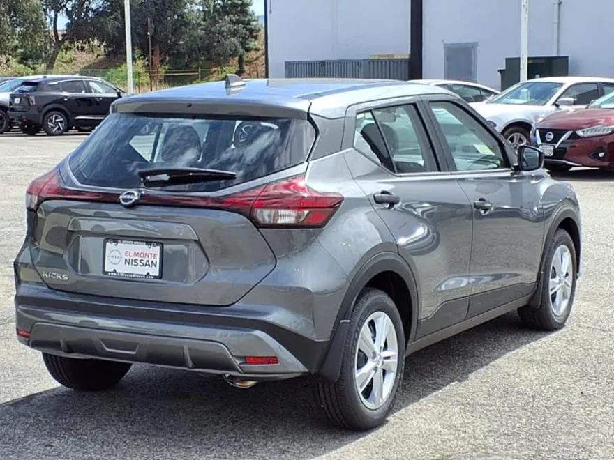 2025 Nissan Kicks Play S photo 1