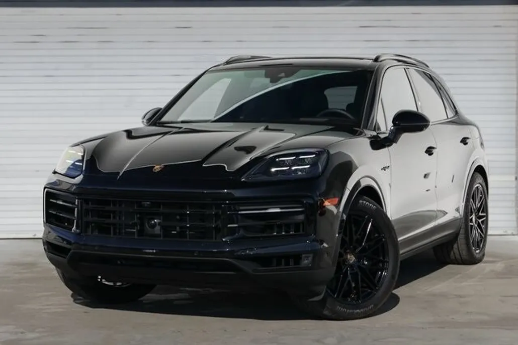 2024 Porsche Cayenne E-Hybrid photo 1