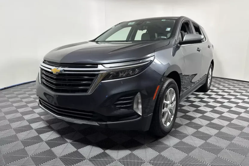 2023 Chevrolet Equinox LT photo 1