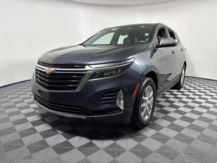 2023 Chevrolet Equinox LT photo 1