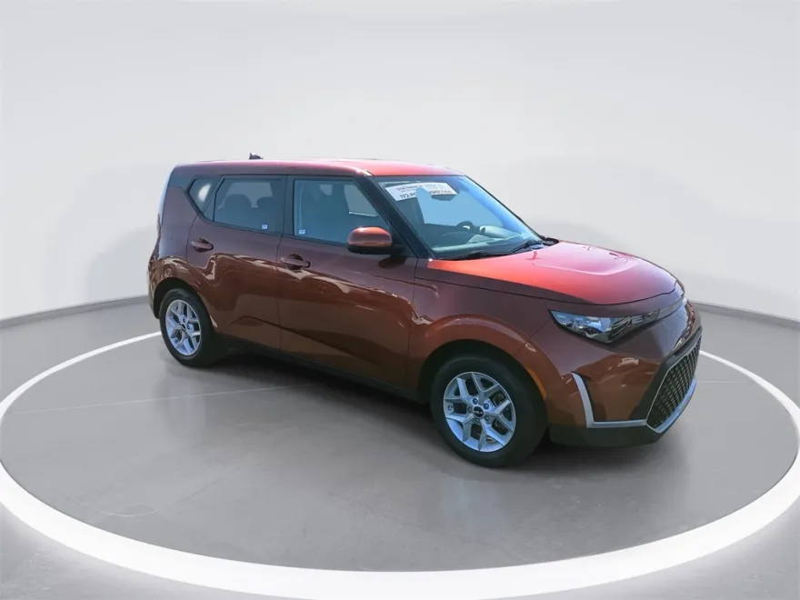 2023 Kia Soul S photo 1