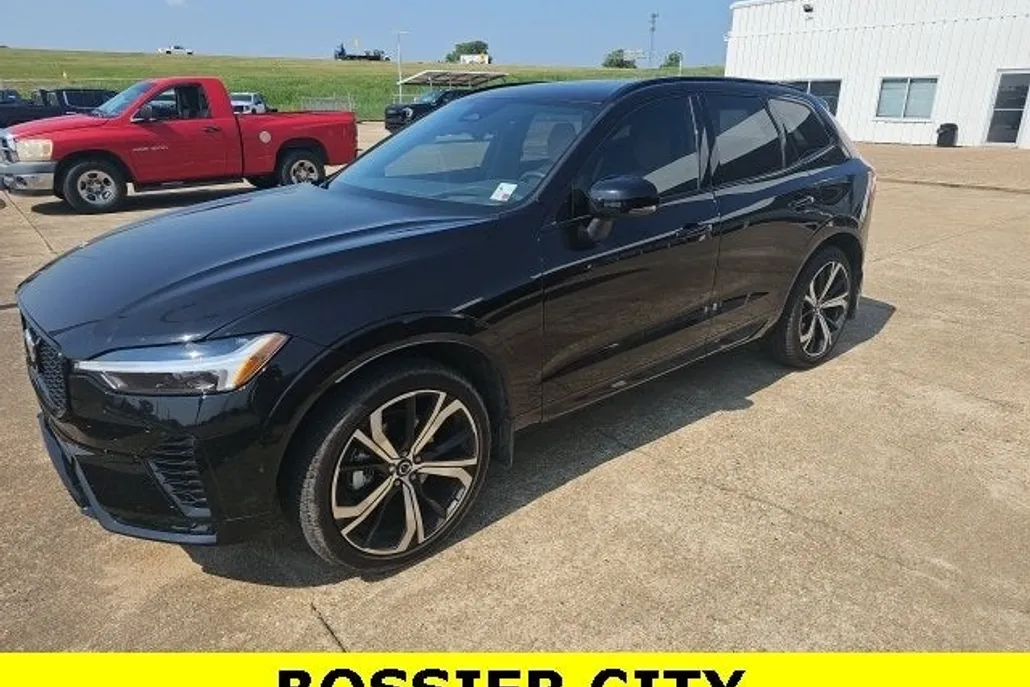 2025 Volvo XC60 B5 photo 1