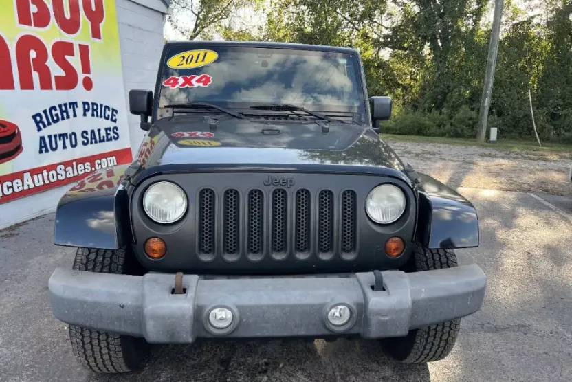 2011 Jeep Wrangler Sahara photo 1