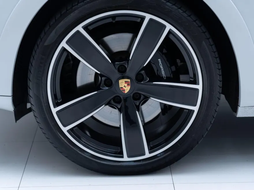 2022 Porsche Cayenne GTS photo 11