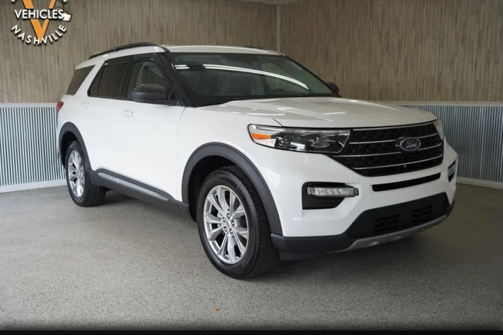 2023 Ford Explorer XLT photo 1
