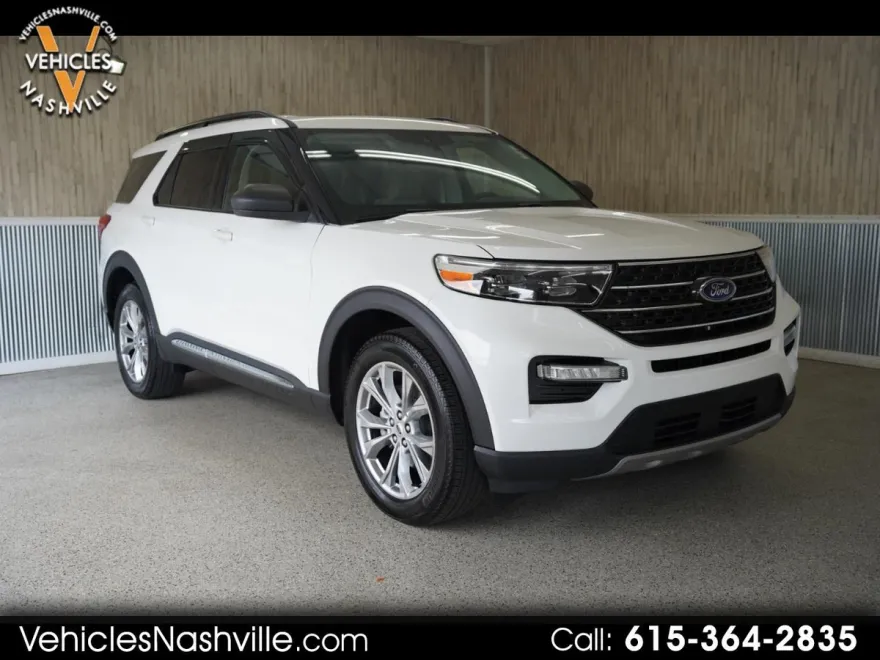 2023 Ford Explorer XLT photo 1