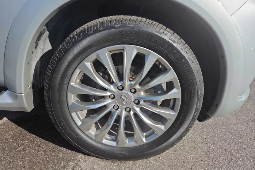 2020 Infiniti QX80 Luxe photo 1
