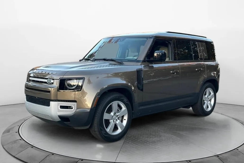 2024 Land Rover Defender 110 S photo 1